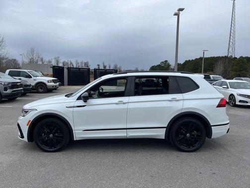 2022 Volkswagen Tiguan 2.0T SE R-Line Black