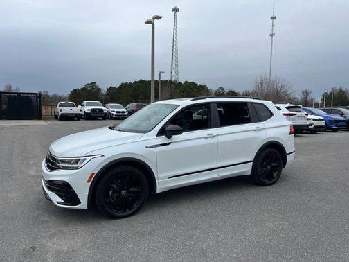 2022 Volkswagen Tiguan 2.0T SE R-Line Black