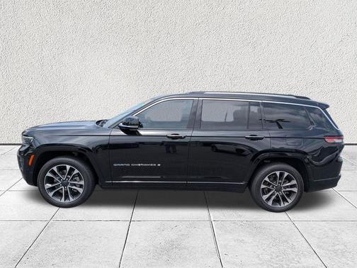 Diamond Black Crystal Pearlcoat 2021 Jeep Grand Cherokee L Overland