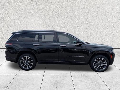 Diamond Black Crystal Pearlcoat 2021 Jeep Grand Cherokee L Overland