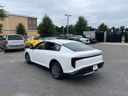 2025 Kia K4 LX
