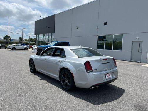 2021 Chrysler 300 S