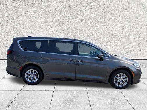 Granite Crystal Metallic Clearcoat 2023 Chrysler Pacifica Touring L