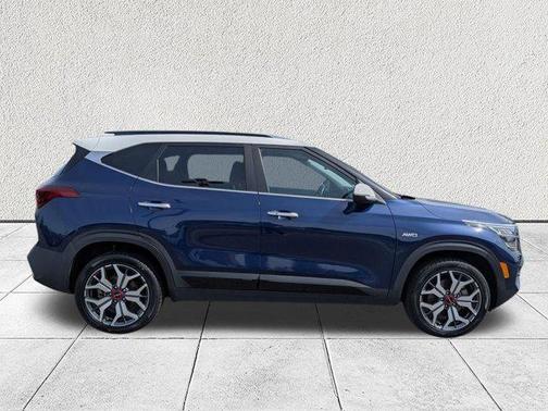 Dark Ocean Blue/White Roof 2023 Kia Seltos SX Turbo