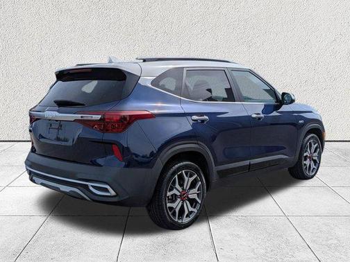Dark Ocean Blue/White Roof 2023 Kia Seltos SX Turbo