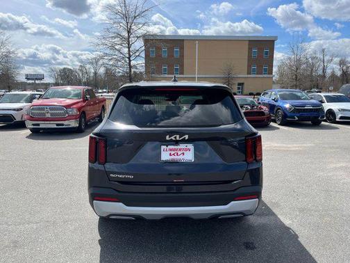 2025 Kia Sorento LX
