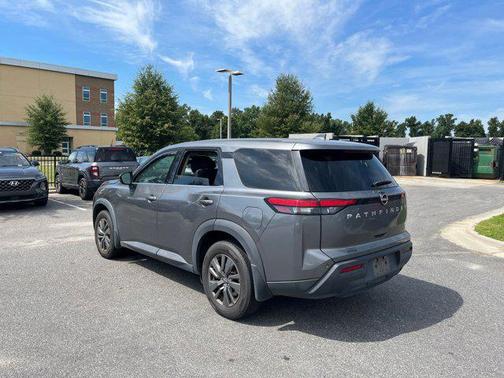 2022 Nissan Pathfinder S 2WD