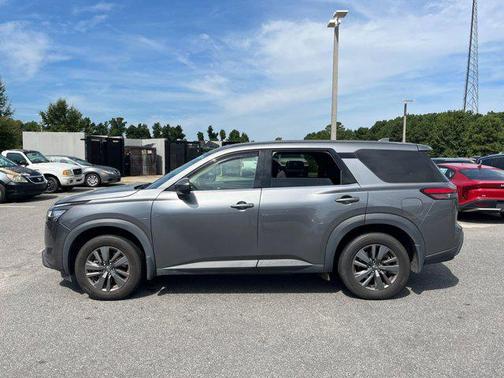 2022 Nissan Pathfinder S 2WD