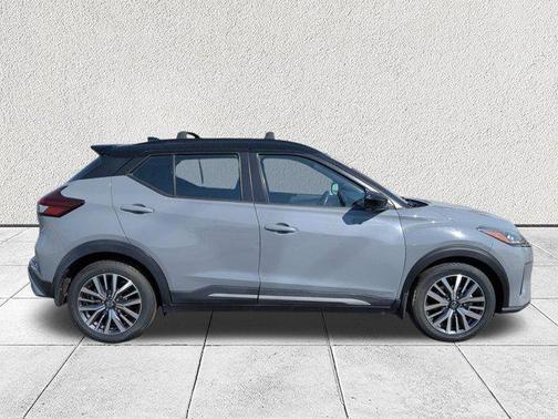 2021 Nissan Kicks SR