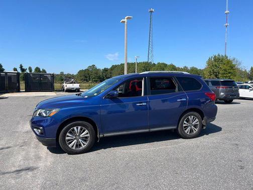 2019 Nissan Pathfinder S