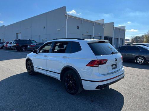 2022 Volkswagen Tiguan 2.0T SE R-Line Black 4MOTION