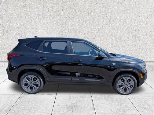 Fusion Black 2026 Kia Seltos LX