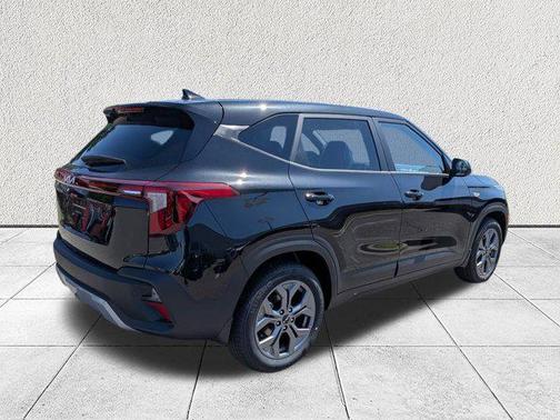 Fusion Black 2026 Kia Seltos LX