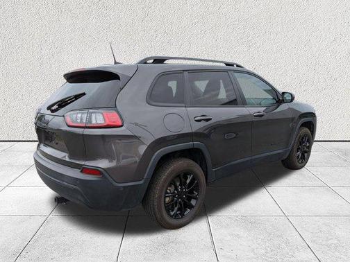 Granite Crystal Metallic Clearcoat 2023 Jeep Cherokee Altitude