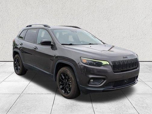 Granite Crystal Metallic Clearcoat 2023 Jeep Cherokee Altitude