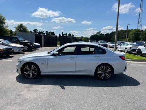 2022 BMW 330e Base