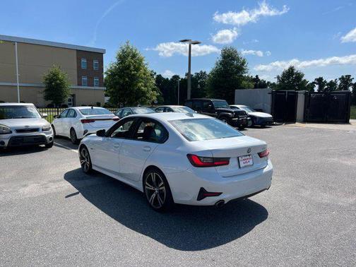 2022 BMW 330e Base