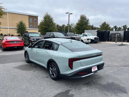 2025 Kia K4 LXS