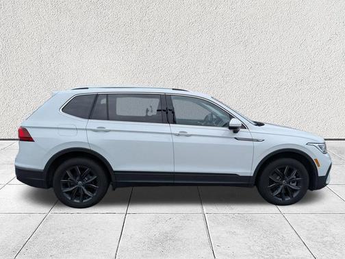 Pure White 2024 Volkswagen Tiguan 2.0T SE