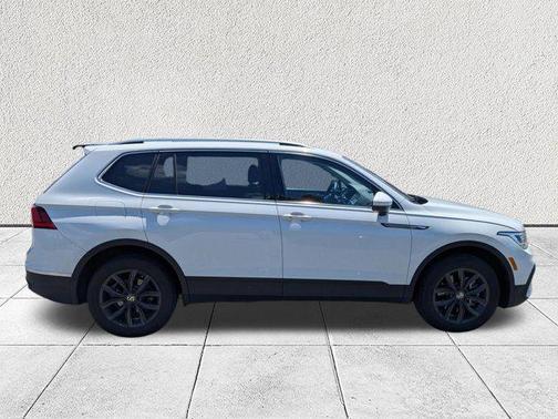 Pure White 2024 Volkswagen Tiguan 2.0T SE