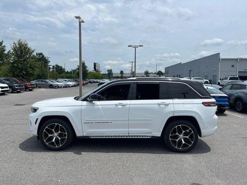 2022 Jeep Grand Cherokee Summit