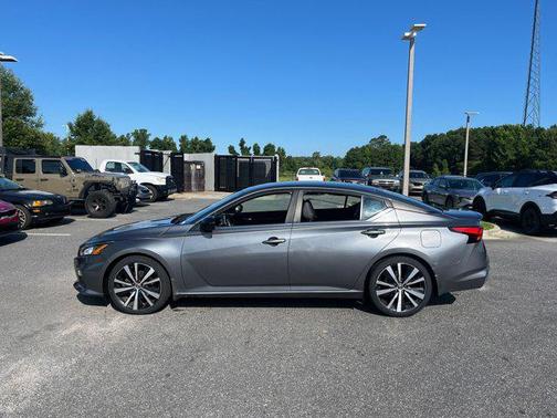 2020 Nissan Altima SR FWD