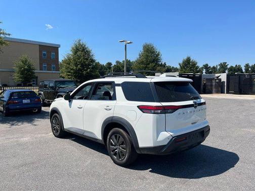 2022 Nissan Pathfinder SV 2WD
