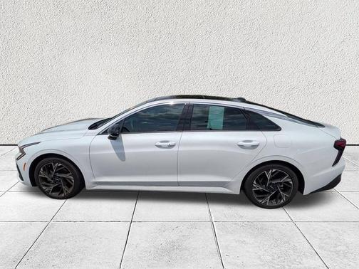 Snow White Pearl 2025 Kia K5 GT-Line