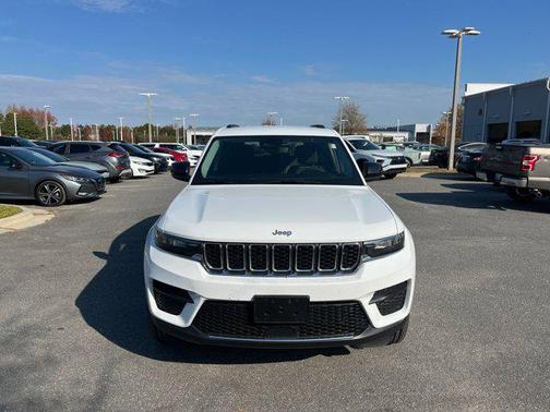 2023 Jeep Grand Cherokee Laredo