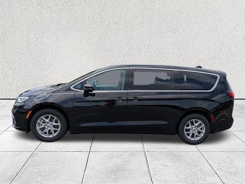 Diamond Black Crystal Pearlcoat 2024 Chrysler Pacifica Touring L