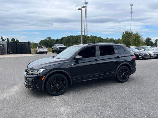 2022 Volkswagen Tiguan 2.0T SE R-Line Black