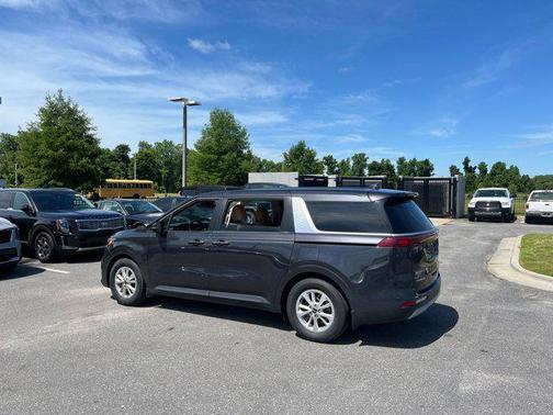 2023 Kia Carnival LX