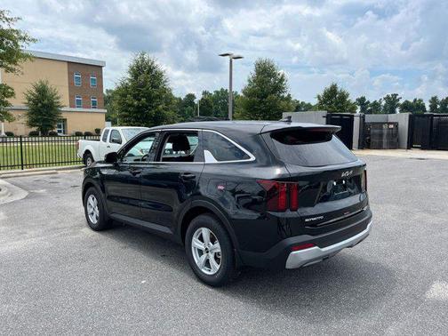 2025 Kia Sorento LX