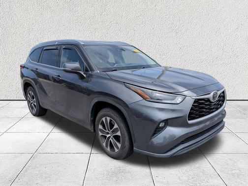 Magnetic Gray Metallic 2021 Toyota Highlander XLE