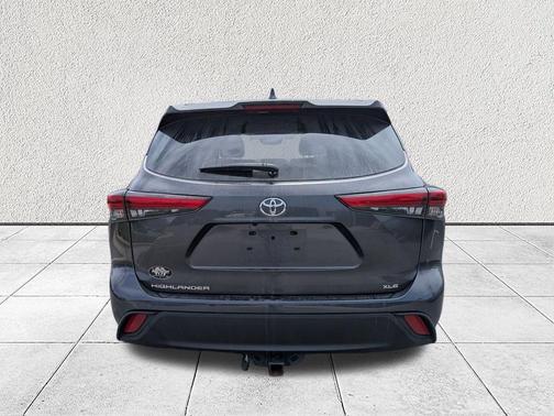 Magnetic Gray Metallic 2021 Toyota Highlander XLE