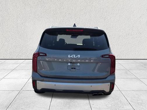 Everlasting Silver 2024 Kia Telluride S