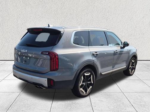 Everlasting Silver 2024 Kia Telluride S