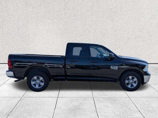 Diamond Black Crystal Pearlcoat 2024 RAM 1500 Classic SLT