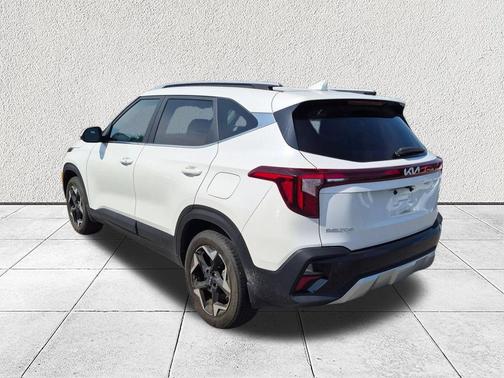 Snow White Pearl 2025 Kia Seltos EX