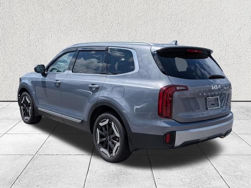 Everlasting Silver 2024 Kia Telluride S