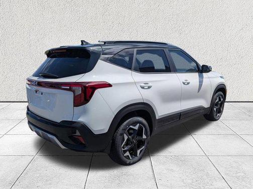 Clear White/Black Roof 2026 Kia Seltos S