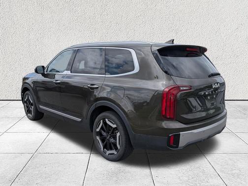 Dark Moss 2023 Kia Telluride S