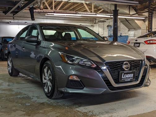 Photo 3 of 25 of 2019 Nissan Altima 2.5 S