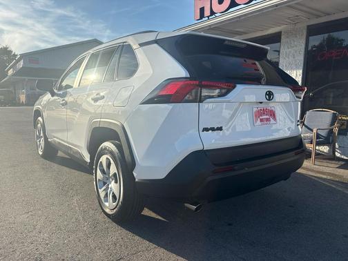 2020 Toyota RAV4 LE