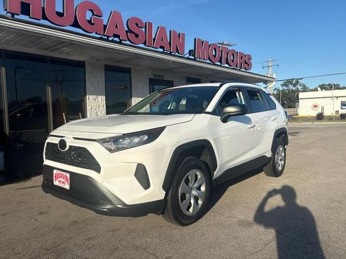 2020 Toyota RAV4 LE
