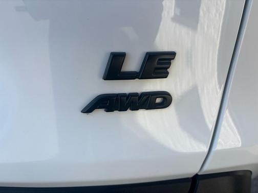 2020 Toyota RAV4 LE