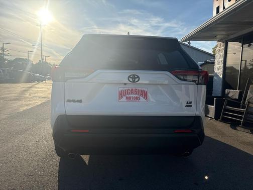 2020 Toyota RAV4 LE