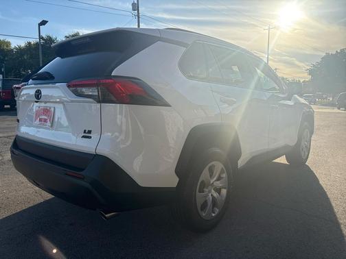 2020 Toyota RAV4 LE
