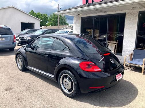 2013 Volkswagen Beetle 2.5L Fender Edition