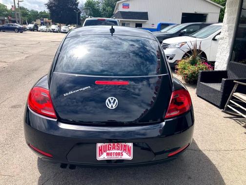 2013 Volkswagen Beetle 2.5L Fender Edition